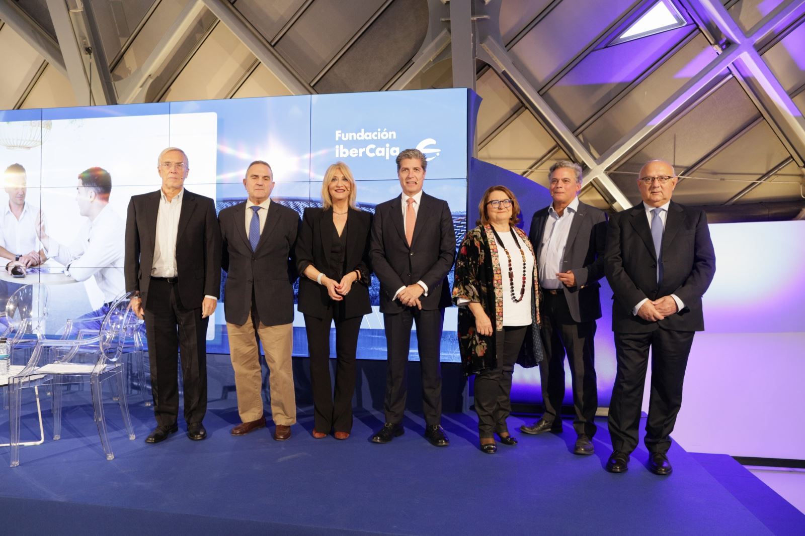 El libro incluye las visiones del presidente y el consejero delegado, Francisco García Sanz y Carlos Oehling, y de los expertos Luis Humberto Menéndez, Luis Germán y Francisco Gan.