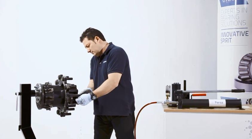 Tutorial video: hydraulic hub puller